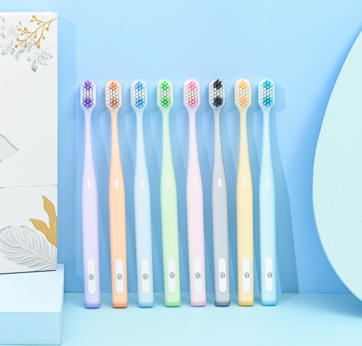 Rainbow-colored toothbrush - Image 2